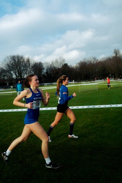 Sonia Maier (TuS Köln rrh.) im Lauf L05 - Frauen Mittelstrecke bei den Deutschen Meisterschaften im Crosslauf auf dem Sportgelände Bürgerpark Nord am 29.11.2025 in Darmstadt