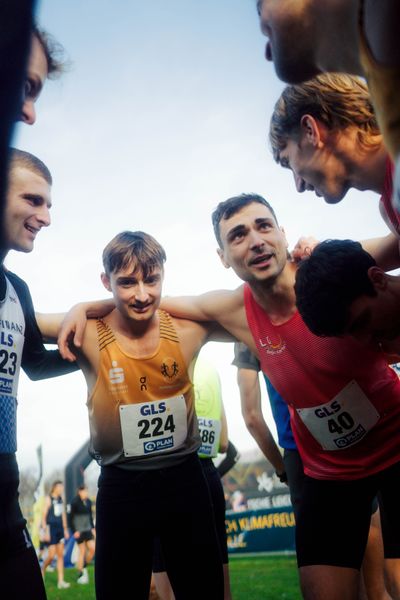 Maximilian Berger (LSC Höchstadt/Aisch), Christoph Kessler (LG Region Karlsruhe) im Lauf L06 - Männer Mittelstrecke bei den Deutschen Meisterschaften im Crosslauf auf dem Sportgelände Bürgerpark Nord am 29.11.2025 in Darmstadt