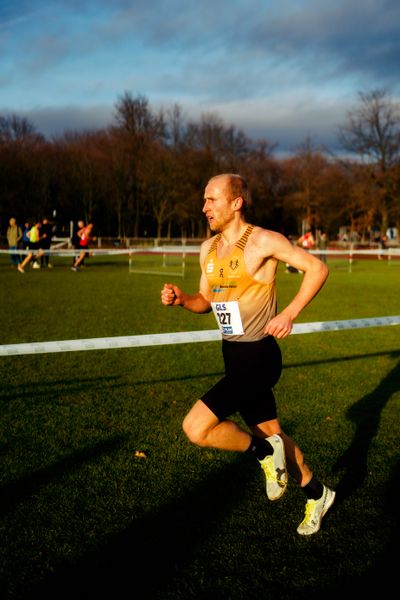 Florian Bremm (LSC Höchstadt/Aisch) im Lauf L06 - Männer Mittelstrecke bei den Deutschen Meisterschaften im Crosslauf auf dem Sportgelände Bürgerpark Nord am 29.11.2025 in Darmstadt