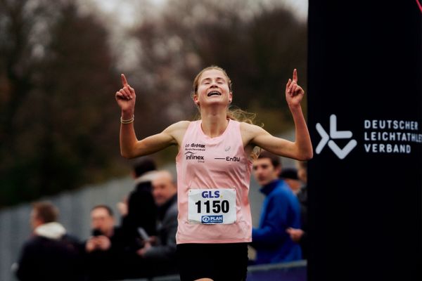 Julia Ehrle (LG farbtex Nordschwarzwald) im Lauf L03 - Weibliche Jugend U20 bei den Deutschen Meisterschaften im Crosslauf auf dem Sportgelände Bürgerpark Nord am 29.11.2025 in Darmstadt