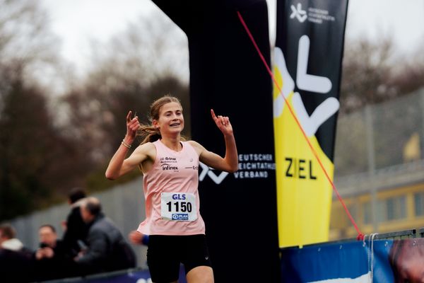 Julia Ehrle (LG farbtex Nordschwarzwald) im Lauf L03 - Weibliche Jugend U20 bei den Deutschen Meisterschaften im Crosslauf auf dem Sportgelände Bürgerpark Nord am 29.11.2025 in Darmstadt