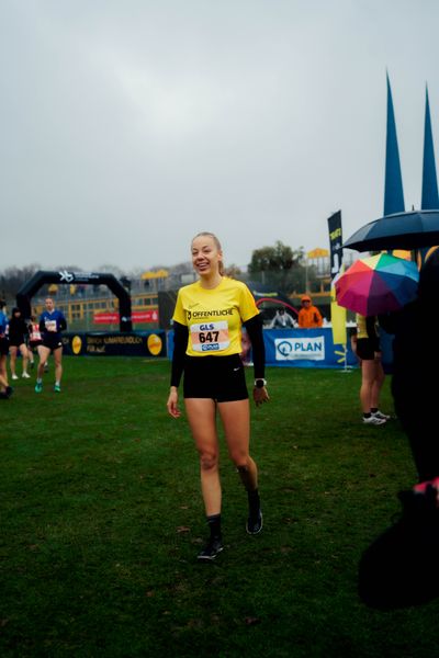 Carolin Hinrichs (VfL Löningen) im Lauf L09 - Frauen, U23 Langstrecke bei den Deutschen Meisterschaften im Crosslauf auf dem Sportgelände Bürgerpark Nord am 30.11.2025 in Darmstadt
