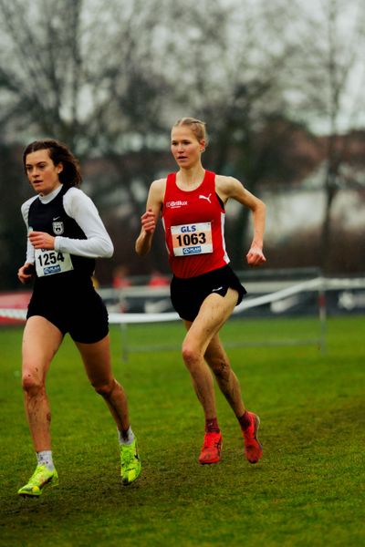 Pia Schlattmann (LG Brillux Münster) im Lauf L09 - Frauen, U23 Langstreckebei den Deutschen Meisterschaften im Crosslauf auf dem Sportgelände Bürgerpark Nord am 30.11.2025 in Darmstadt