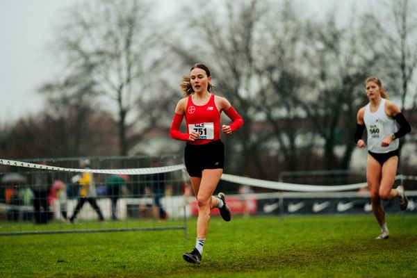 Annasophie Drees (TSV Bayer 04 Leverkusen) im Lauf L09 - Frauen, U23 Langstrecke bei den Deutschen Meisterschaften im Crosslauf auf dem Sportgelände Bürgerpark Nord am 30.11.2025 in Darmstadt
