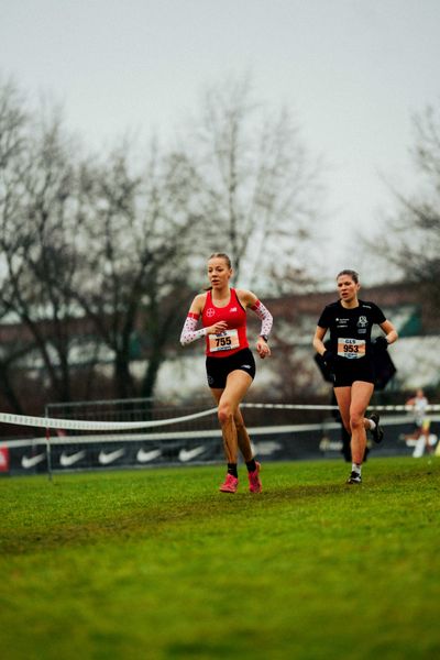 Sophie Hinrichs (TSV Bayer 04 Leverkusen) im Lauf L09 - Frauen, U23 Langstrecke bei den Deutschen Meisterschaften im Crosslauf auf dem Sportgelände Bürgerpark Nord am 30.11.2025 in Darmstadt