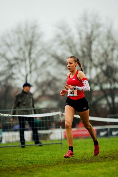 Sophie Hinrichs (TSV Bayer 04 Leverkusen) im Lauf L09 - Frauen, U23 Langstrecke bei den Deutschen Meisterschaften im Crosslauf auf dem Sportgelände Bürgerpark Nord am 30.11.2025 in Darmstadt