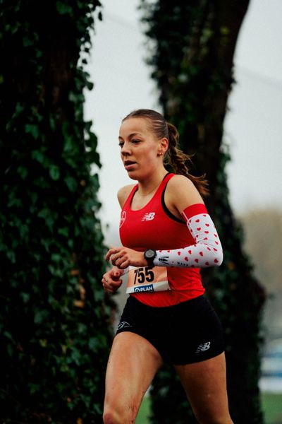 Sophie Hinrichs (TSV Bayer 04 Leverkusen) im Lauf L09 - Frauen, U23 Langstrecke bei den Deutschen Meisterschaften im Crosslauf auf dem Sportgelände Bürgerpark Nord am 30.11.2025 in Darmstadt