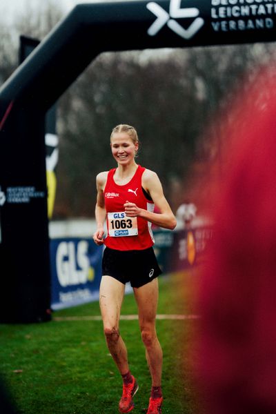 Pia Schlattmann (LG Brillux Münster)bei den Deutschen Meisterschaften im Crosslauf auf dem Sportgelände Bürgerpark Nord am 30.11.2025 in Darmstadt