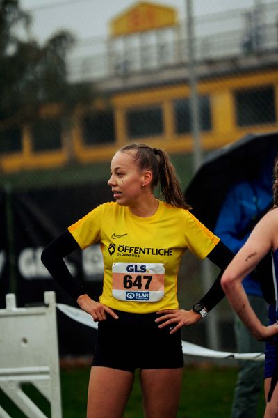 Carolin Hinrichs (VfL Löningen) im Lauf L09 - Frauen, U23 Langstrecke bei den Deutschen Meisterschaften im Crosslauf auf dem Sportgelände Bürgerpark Nord am 30.11.2025 in Darmstadt