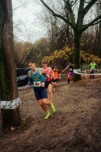 Christoph Hörter (TuS 1861 Framersheim) im Lauf L10 - Männer, U23 Langstrecke bei den Deutschen Meisterschaften im Crosslauf auf dem Sportgelände Bürgerpark Nord am 30.11.2025 in Darmstadt