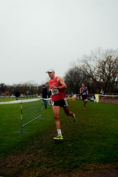 Jonas Hoffmann (SG Wenden) im Lauf L10 - Männer, U23 Langstrecke bei den Deutschen Meisterschaften im Crosslauf auf dem Sportgelände Bürgerpark Nord am 30.11.2025 in Darmstadt
