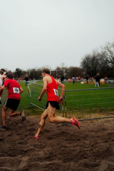Linus Korsmeier (TSV Bayer 04 Leverkusen) im Lauf L10 - Männer, U23 Langstrecke bei den Deutschen Meisterschaften im Crosslauf auf dem Sportgelände Bürgerpark Nord am 30.11.2025 in Darmstadt