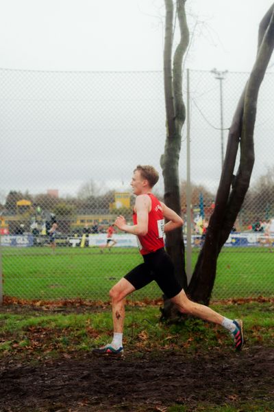 Linus Vennemann (LG Osnabrück) im Lauf L10 - Männer, U23 Langstrecke bei den Deutschen Meisterschaften im Crosslauf auf dem Sportgelände Bürgerpark Nord am 30.11.2025 in Darmstadt