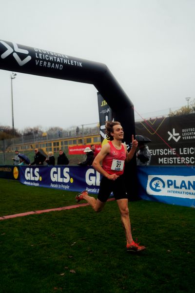 Markus Görger (LG Region Karlsruhe) im Lauf L10 - Männer, U23 Langstrecke bei den Deutschen Meisterschaften im Crosslauf auf dem Sportgelände Bürgerpark Nord am 30.11.2025 in Darmstadt