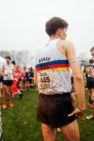 Marius Abele (SSC Hanau-Rodenbach) im Lauf L10 - Männer, U23 Langstrecke  bei den Deutschen Meisterschaften im Crosslauf auf dem Sportgelände Bürgerpark Nord am 30.11.2025 in Darmstadt