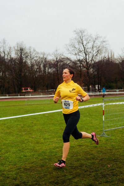 Alexandra Müller-Scholz (LG Göttingen) bei den Deutschen Meisterschaften im Crosslauf auf dem Sportgelände Bürgerpark Nord am 30.11.2025 in Darmstadt