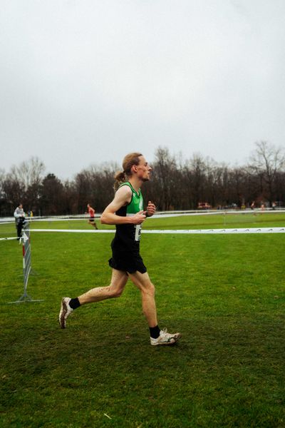 Chris Schulze (VfL Wolfsburg) bei den Deutschen Meisterschaften im Crosslauf auf dem Sportgelände Bürgerpark Nord am 30.11.2025 in Darmstadt