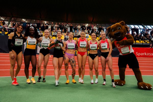 Viola John (LG Brillux Münster), Mabel Akande (Großbritannien), Lotta Kemppinen (Finnland), Magdalena Stefanowicz (Polen), Ewa Swoboda (Polen), Rebekka Haase (Sprintteam Wetzlar), Céline Bürgi (Schweiz), Sophia Junk (LG Rhein-Wied) am 08.02.2026 beim Sparkassen Indoor Meeting in der Helmut-Körnig-Halle in Dortmund