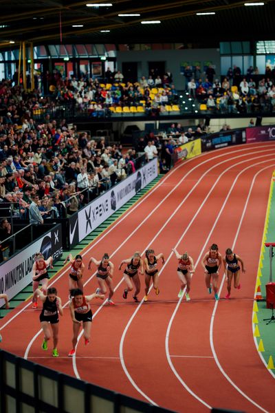 Marie Pröpsting (VfL Eintracht Hannover), Anna Malena Wolff López (Braunschweiger Laufclub), Majtie Kolberg ( LG Kreis Ahrweiler), Leandra Lorenz (Berlin Track Club) am 01.03.2026 bei den Deutschen Hallen Meisterschaften in der Helmut-Körnig-Halle in Dortmund