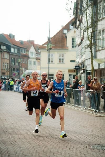 Nils Voigt (TV Wattenscheid 01), Florian Bremm (Franconia Athletics) am 08.03.2026 bei den Deutschen Meisterschaften 10 km Straße in Uelzen