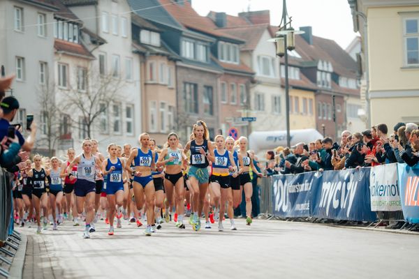 Anna Lisa Langerwisch (SCC Berlin), Lisa Merkel (LAV Stadtwerke Tübingen) Domenika Mayer (LG TELIS FINANZ Regensburg), Gesa Felicitas Krause (Silvesterlauf Trier), Esther Pfeiffer (Düsseldorf Athletics), Eva Dieterich (LAV Stadtwerke Tübingen) am 08.03.2026 bei den Deutschen Meisterschaften 10 km Straße in Uelzen